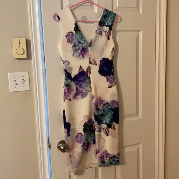 💕Beautiful floral dress size 6 - Picture 2 of 4